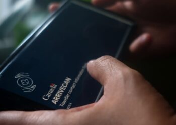 تطبيق ArriveCAN