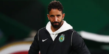 البرتغالي أموريم يقترب من تدريب مانشستر يونايتد