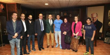 “فارس يكشف المستور”.. حين يلتقي المسرح النبيل بالفكر الأكاديمي في حضرة محمد صبحي